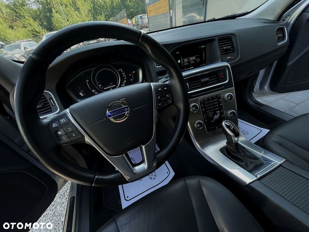 Volvo V60 D4 Geartronic Momentum - 29