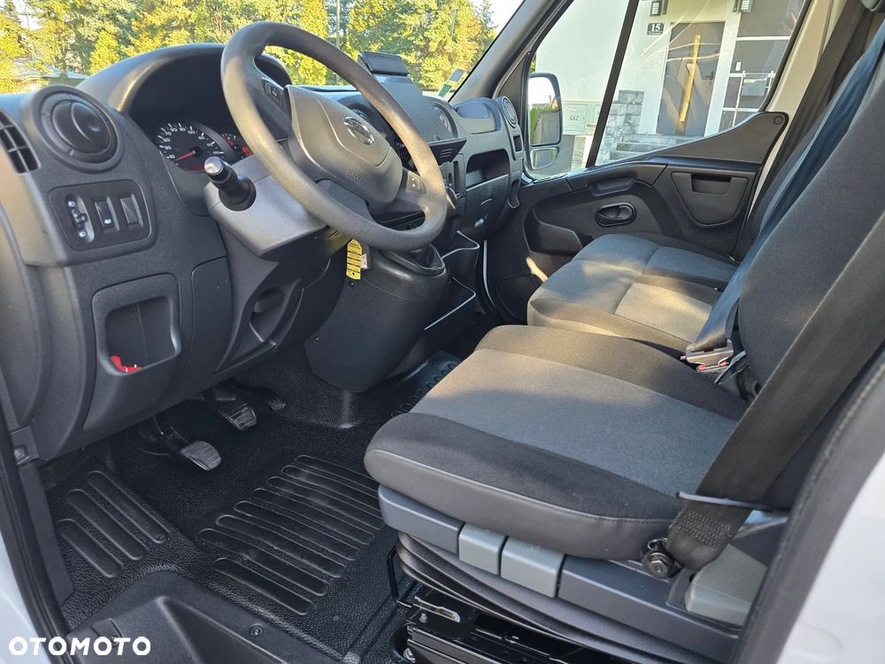 Nissan NV 400 - 8