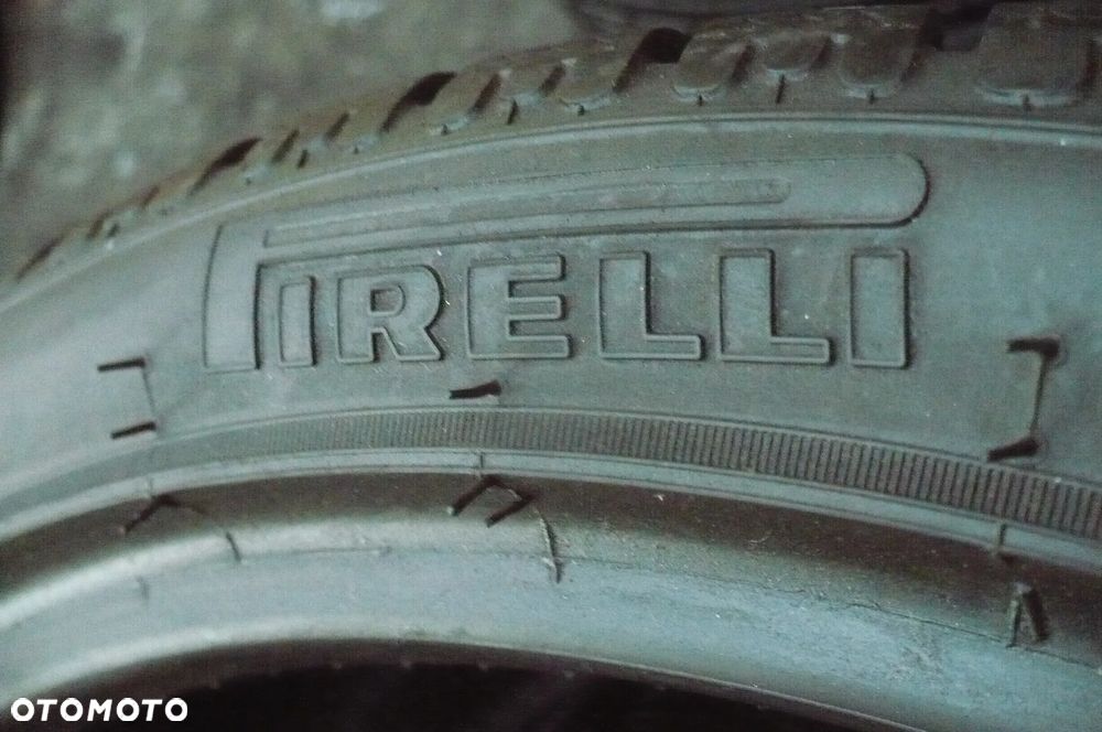 PIRELLI Sottozero 245/35R18 7,7mm 2023 - 2