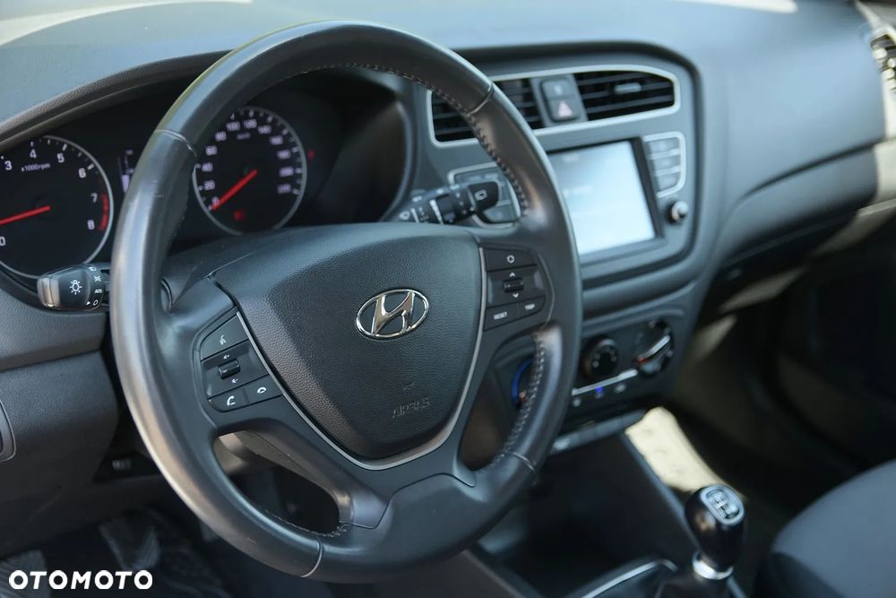Hyundai i20 1.2 Fifa World Cup Edition - 23