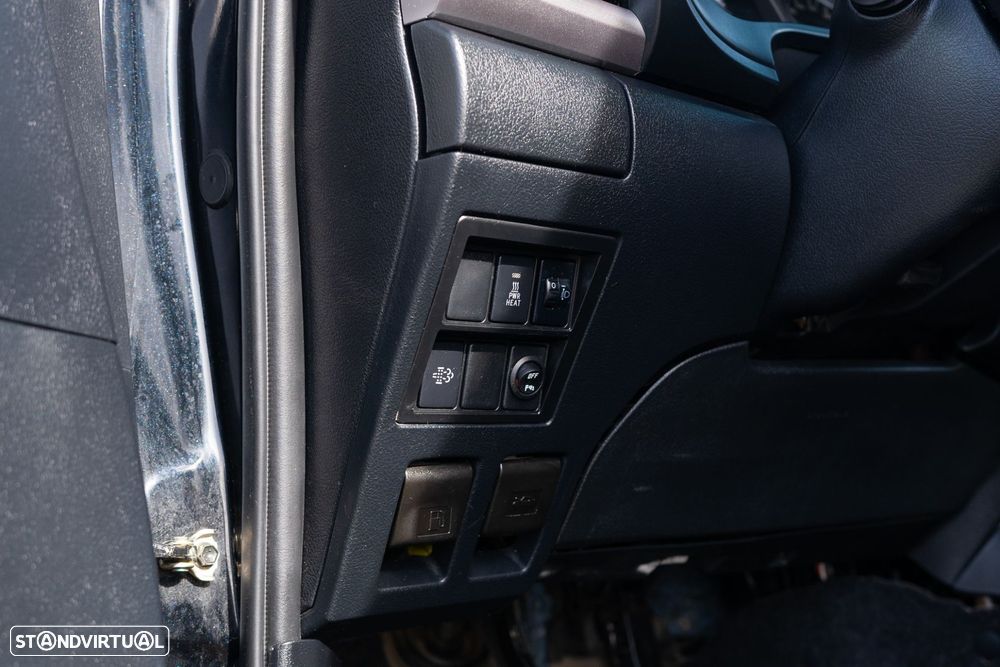 Toyota Hilux 2.4 D-4D 4WD CD Tracker S CA - 12