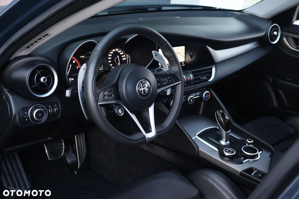 Alfa Romeo Giulia 2.0 Turbo 16V AT8-Q4 Veloce Ti - 5