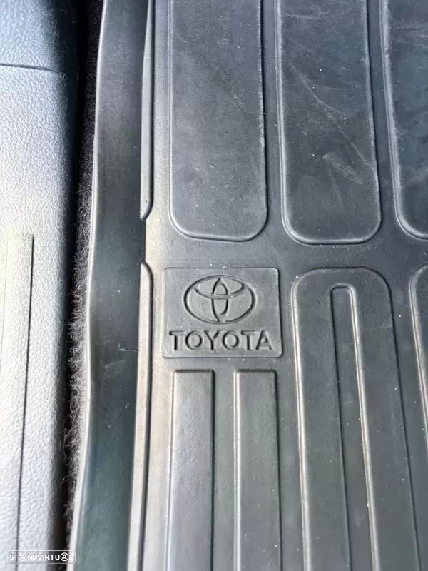 Toyota Land Cruiser - 32