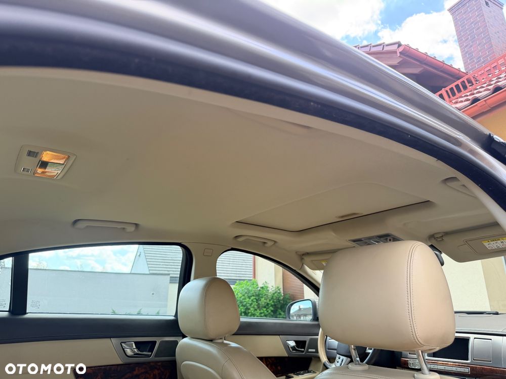 Jaguar XF 2.7 V6 Premium Luxury - 24