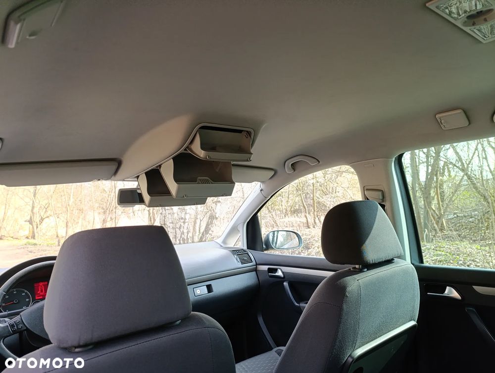 Volkswagen Touran - 23