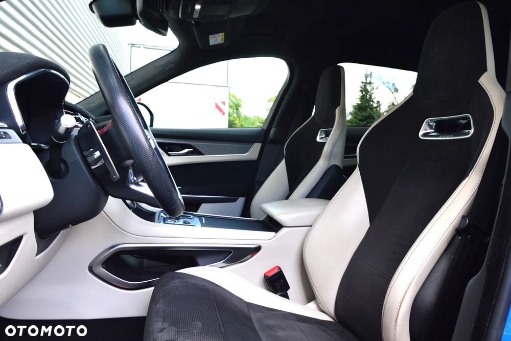 Jaguar F-Pace 5.0 V8 P550 AWD SVR - 16