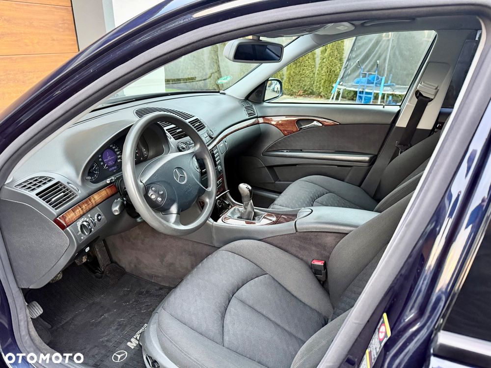 Mercedes-Benz Klasa E 240 T Classic - 17