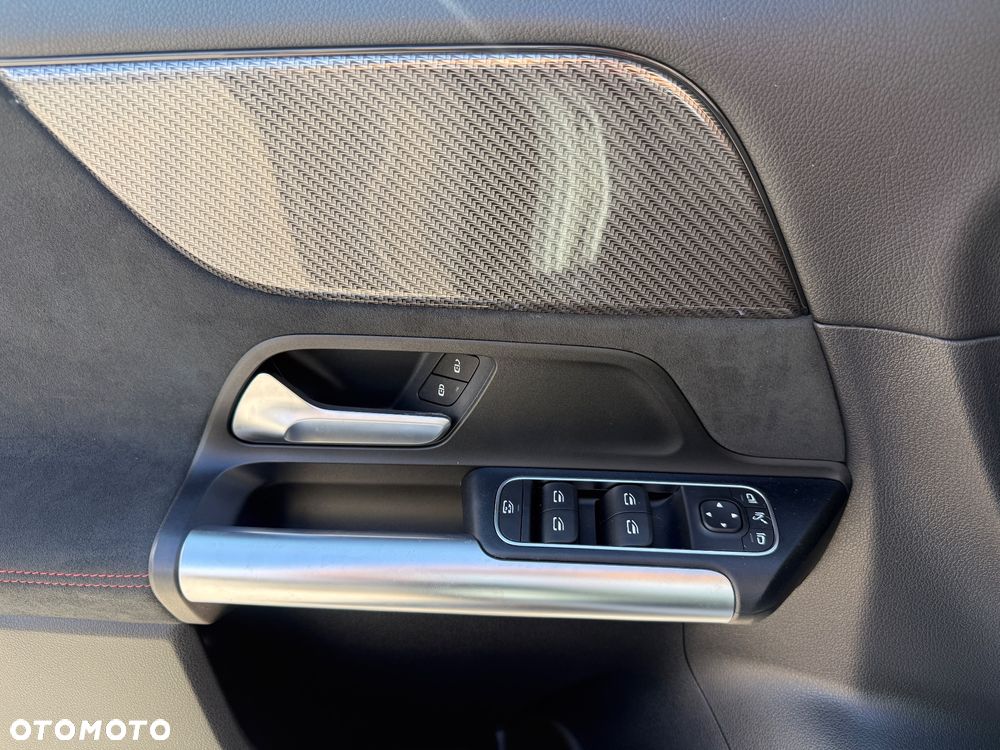 Mercedes-Benz GLA 200 d AMG Line - 34