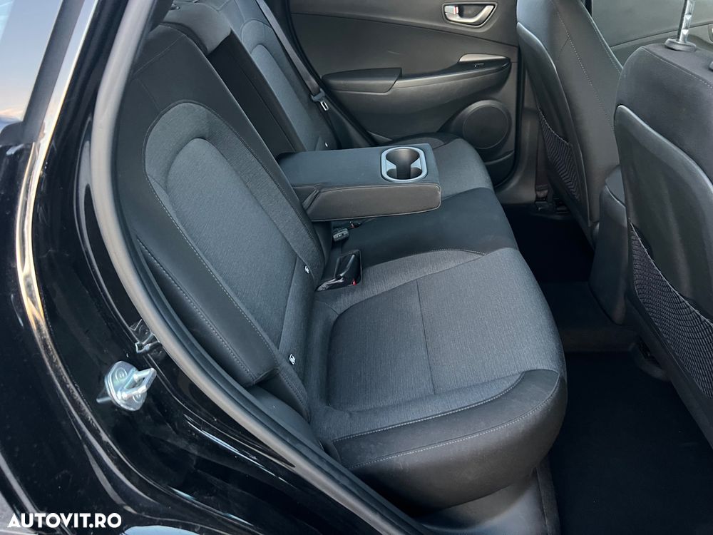 Hyundai KONA Select - 7