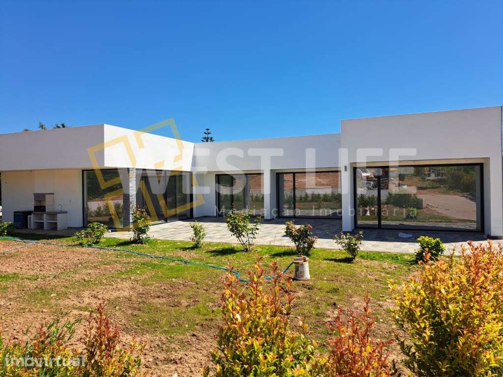 Moradia Térrea T4 projetada a pensar no contacto direto com a natur... - Grande imagem: 2/38