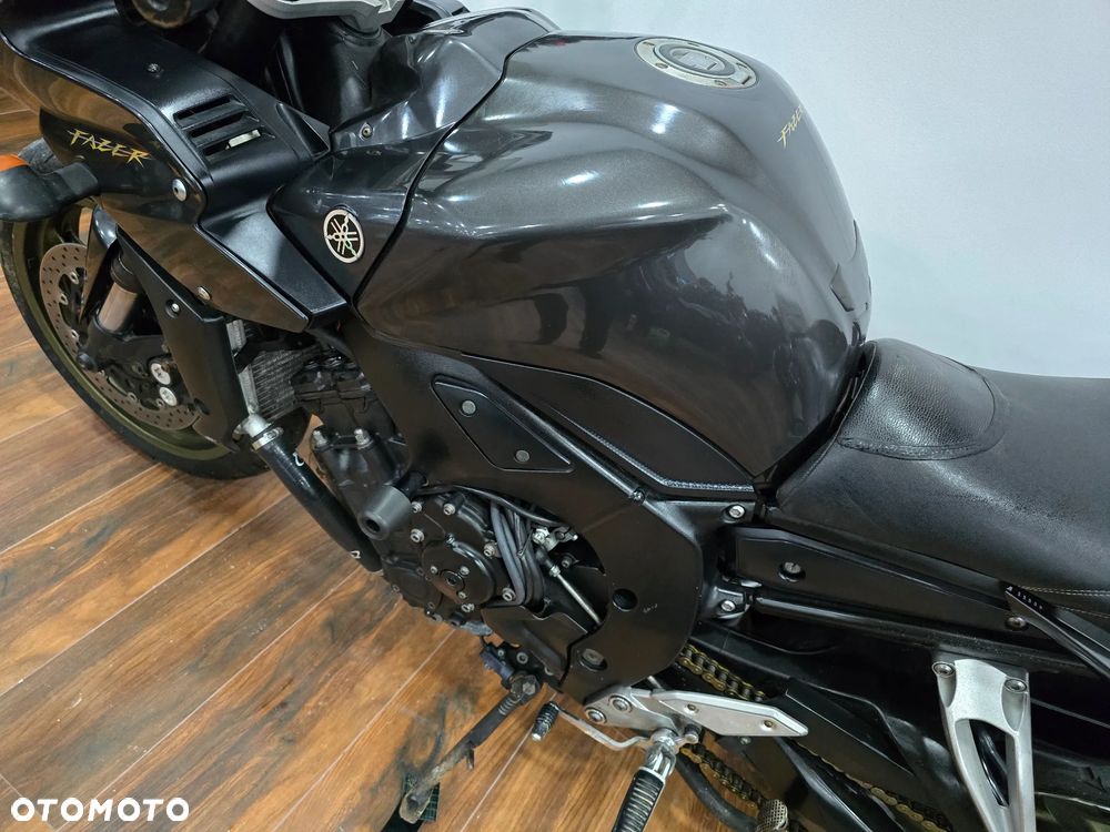 Yamaha FZ - 24