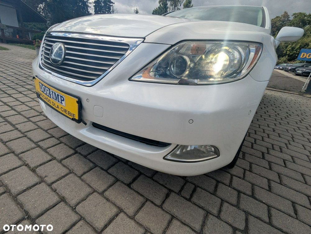 Lexus LS 460 AWD - 40