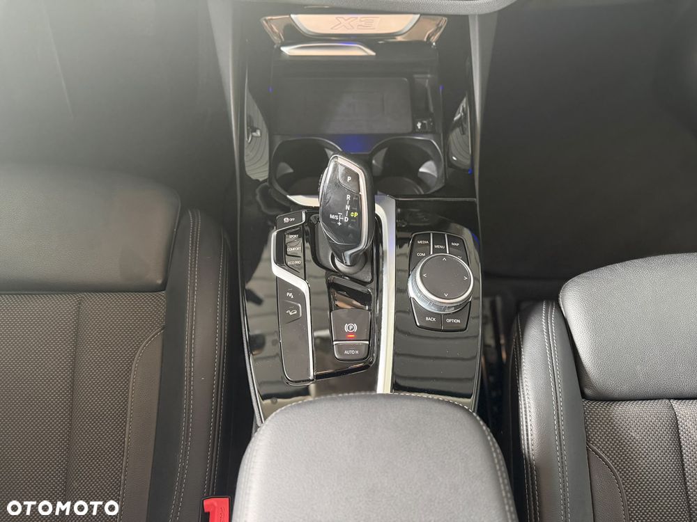 BMW X3 xDrive20i Advantage - 12