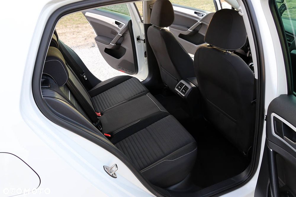 Volkswagen Golf - 28