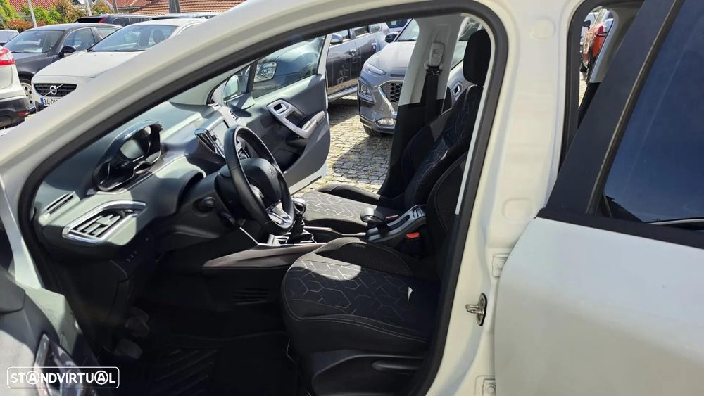 Peugeot 2008 1.6 e-HDi Allure - 11