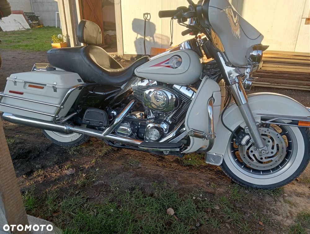 Harley-Davidson FLHT Electra Glide Standard - 18