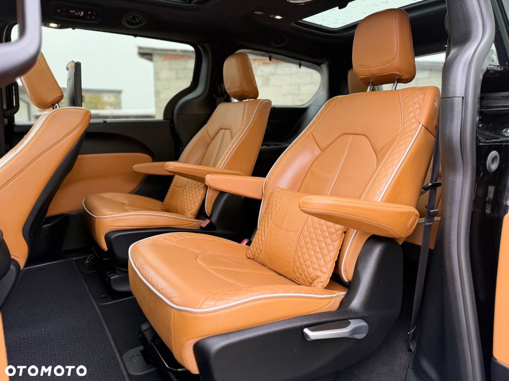 Chrysler Pacifica - 32