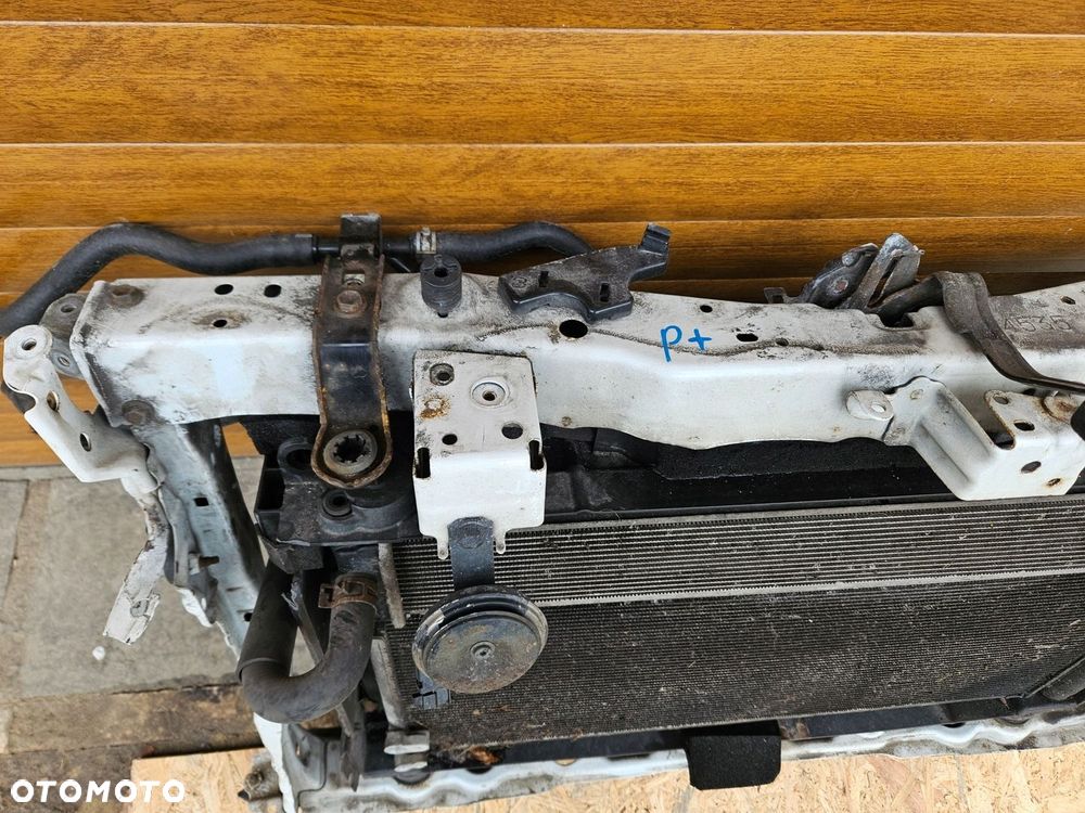 Toyota PRIUS PLUS pas przedni chłodnice komplet 040 - 8