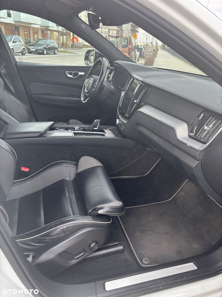 Volvo XC 60 B4 D AWD R-Design - 9