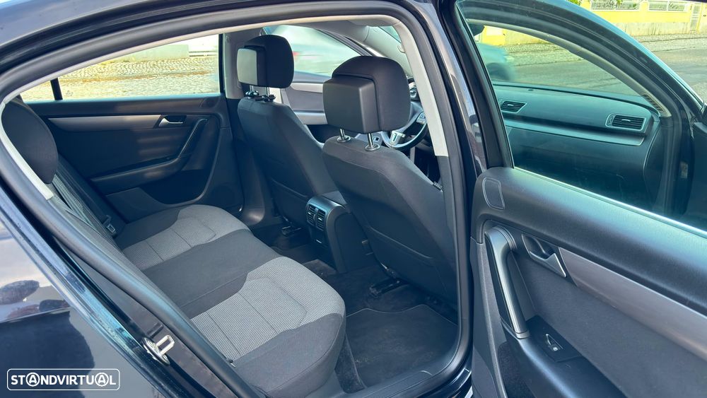 VW Passat 1.6 TDI BlueMotion - 11