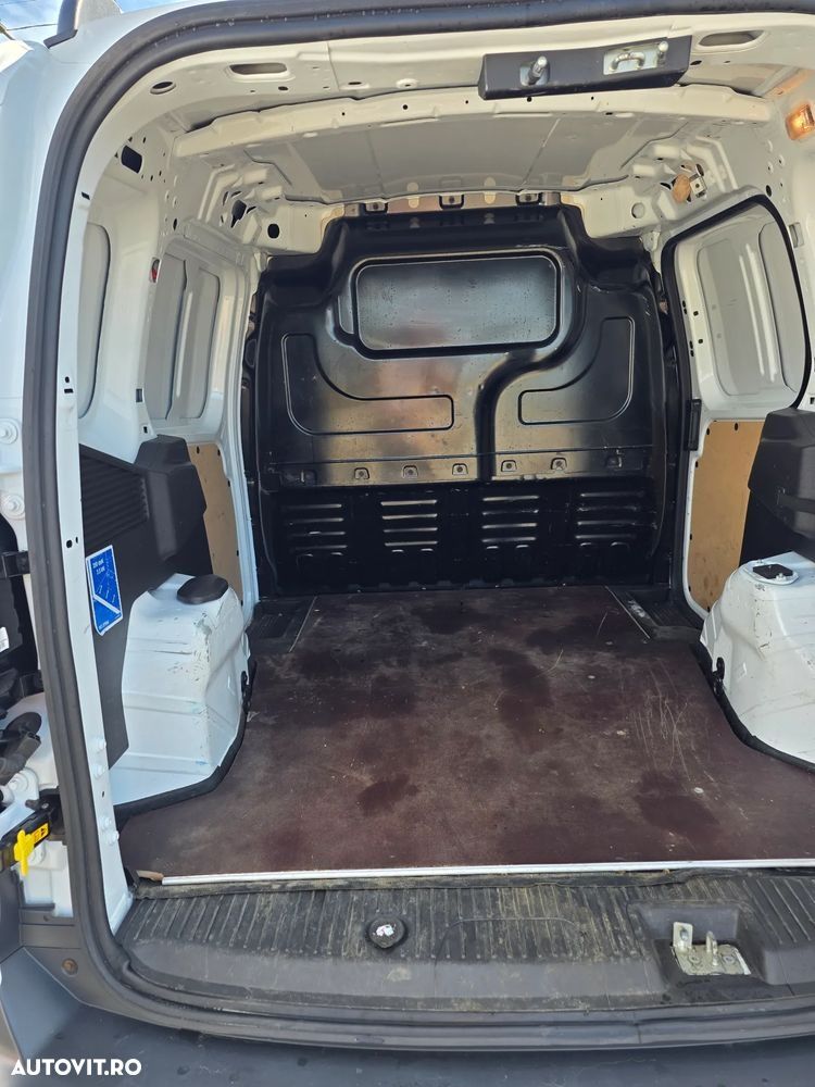 Ford Courier - 37
