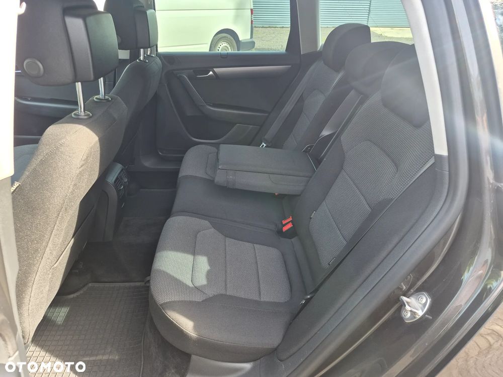 Volkswagen Passat - 16