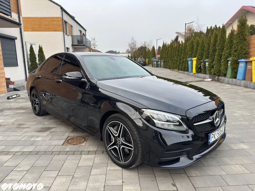 Mercedes-Benz Klasa C 300 4Matic 9G-TRONIC AMG Line - 3
