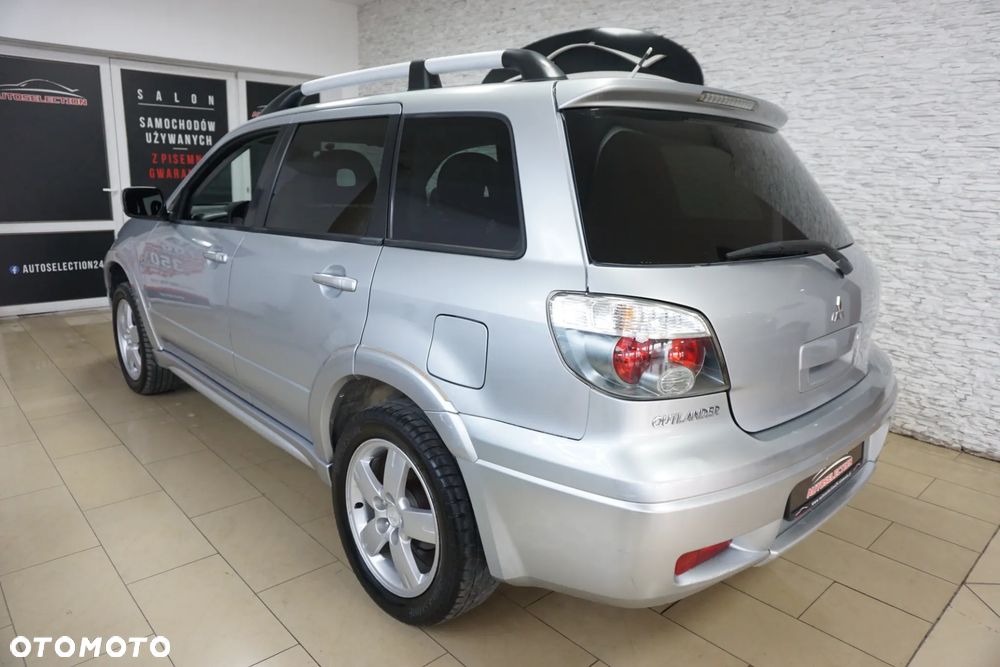 Mitsubishi Outlander 2.0 4WD Invite - 9