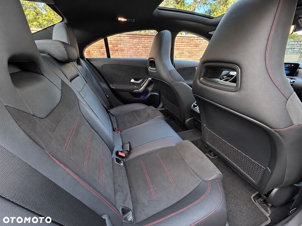 Mercedes-Benz CLA - 38