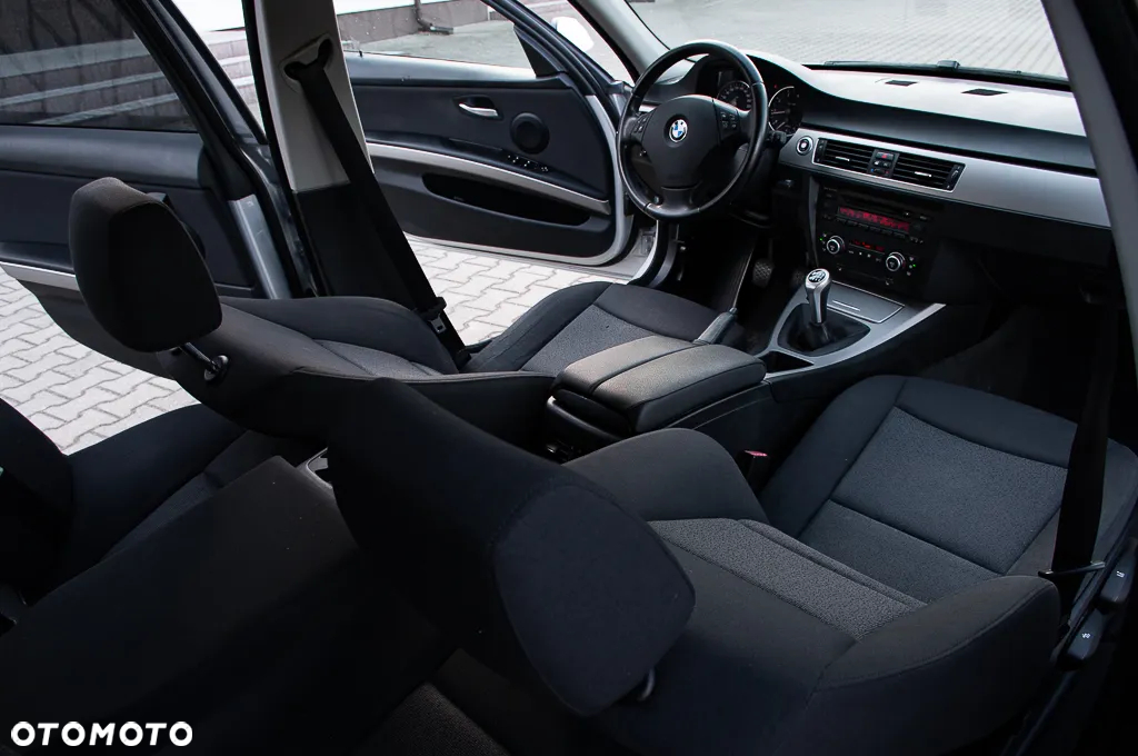 BMW Seria 3 318i Touring - 20