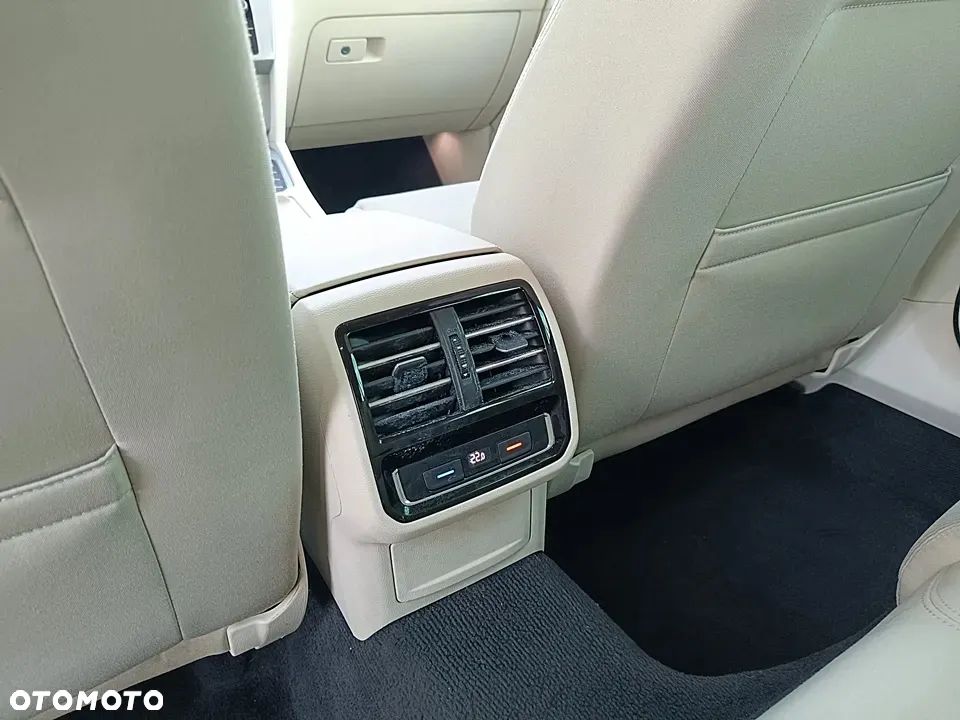 Volkswagen Passat - 31