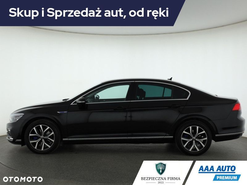 Volkswagen Passat - 4