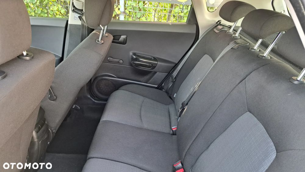 Kia Ceed - 13