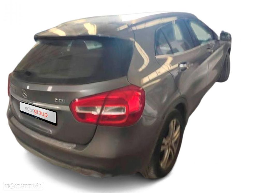 Mercedes-Benz GLA 200 - 2