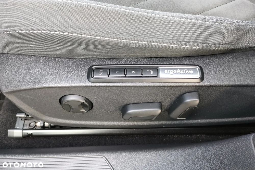 Volkswagen Golf VIII 2.0 TDI Style - 23