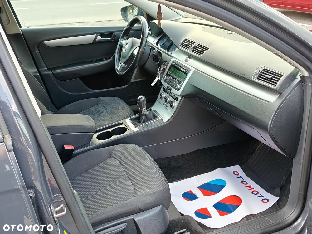 Volkswagen Passat 1.6 TDI Comfortline - 18