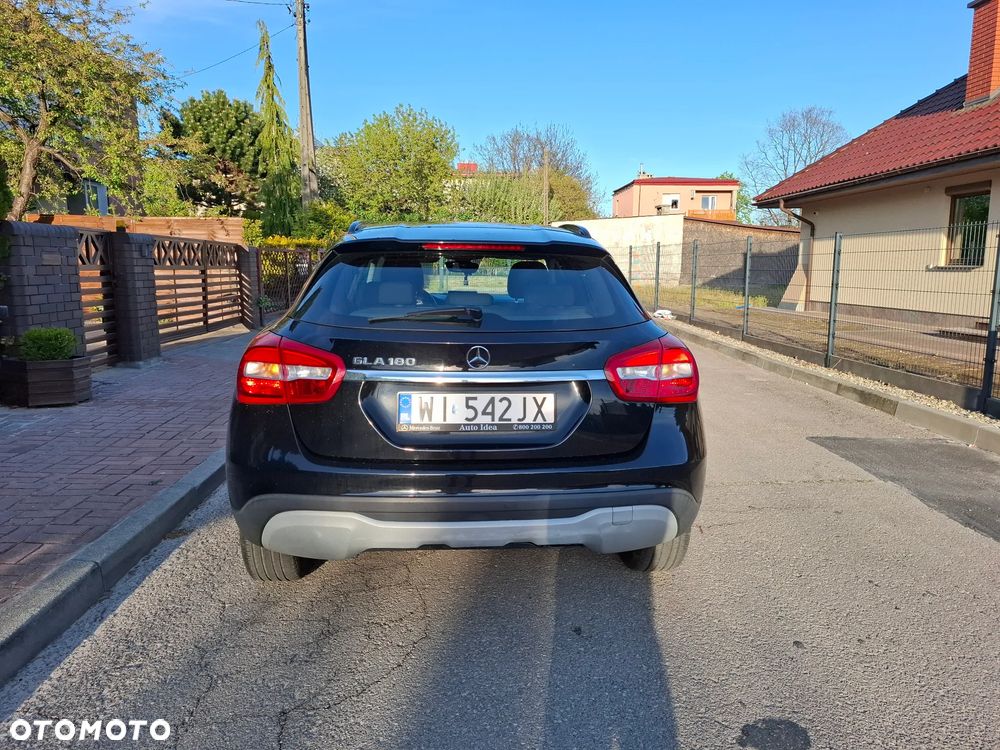 Mercedes-Benz GLA 180 - 6