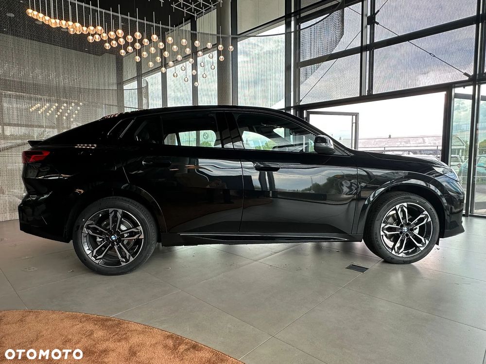 BMW iX2 eDrive20 66.5kWh M Sport Edition - 8