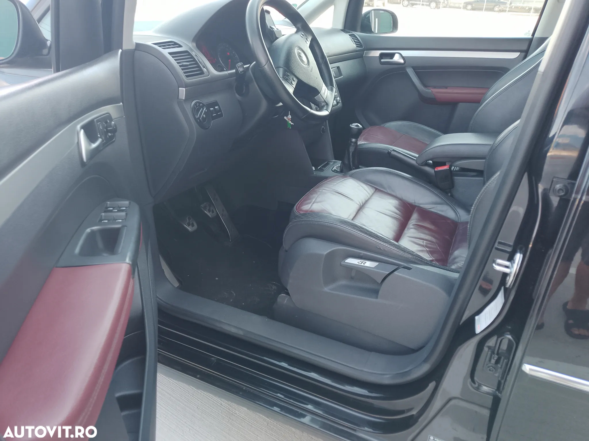 Volkswagen Touran 2.0 TDI DPF R-Line Edition - 11