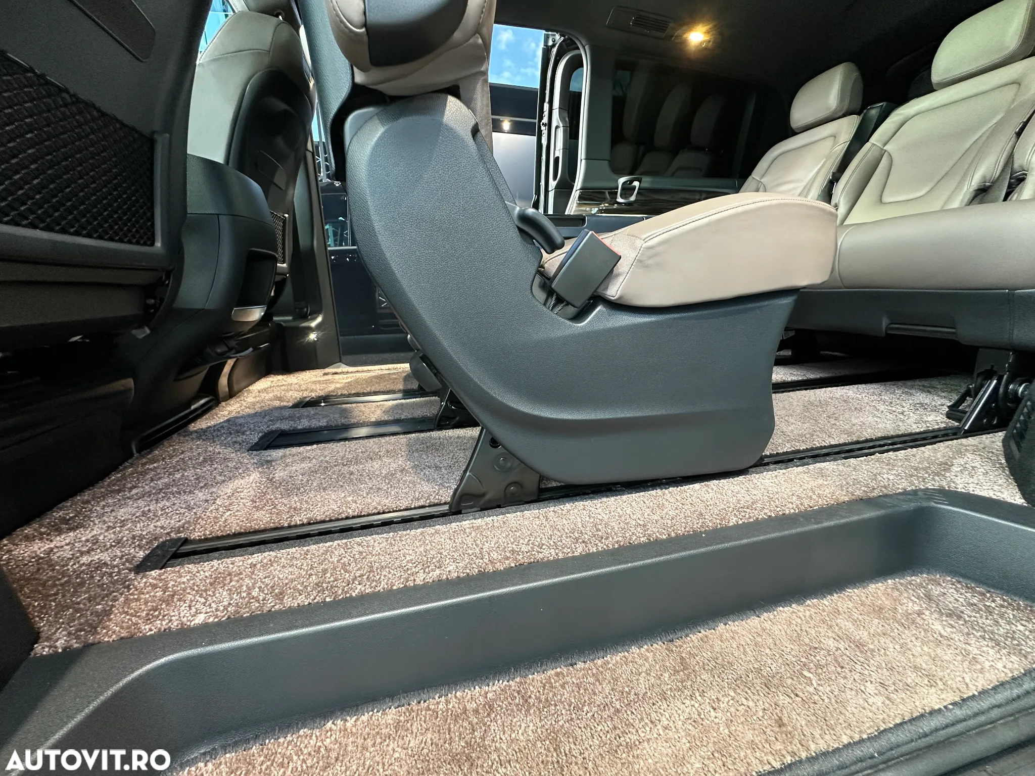 Mercedes-Benz V 300 d lang 4Matic 9G-TRONIC Exclusive Edition - 24