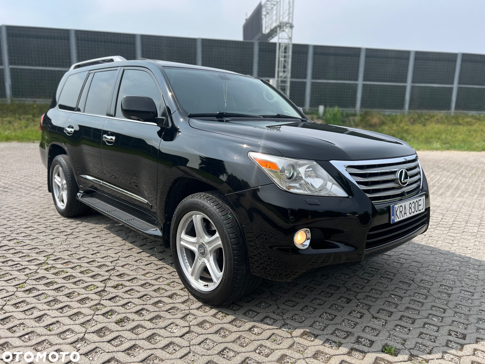 Lexus LX 570 - 29