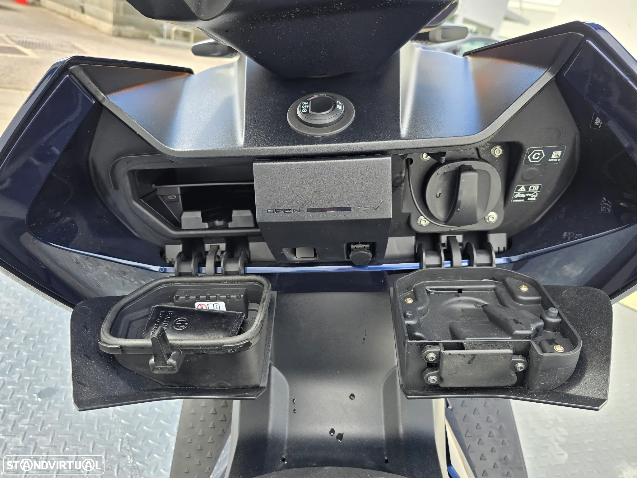 BMW CE 04 - 17