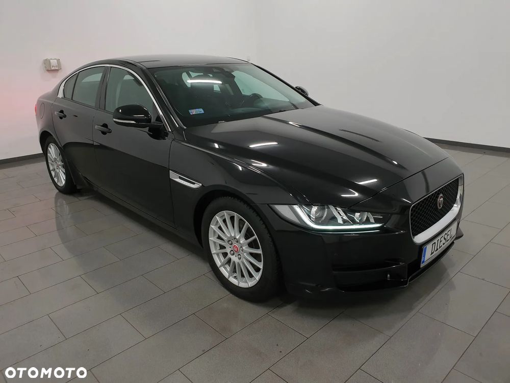 Jaguar XE 2.0 D Prestige - 3
