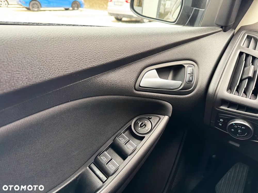 Ford Focus 1.0 EcoBoost Titanium - 11
