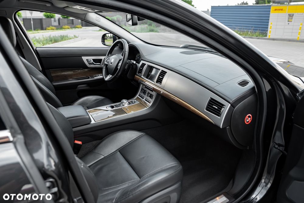 Jaguar XF 2.2 - 22