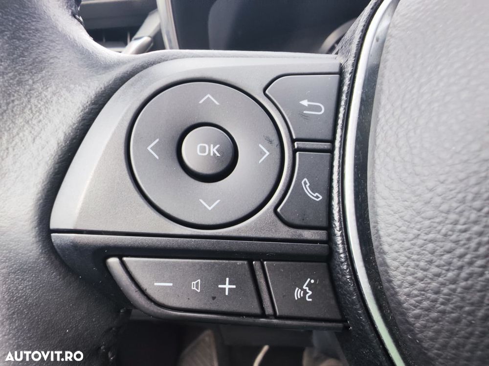 Toyota Corolla 1.8 HSD Business - 25