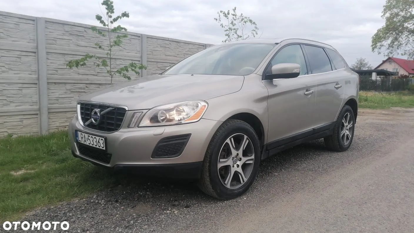 Volvo XC 60 T6 AWD Momentum - 1