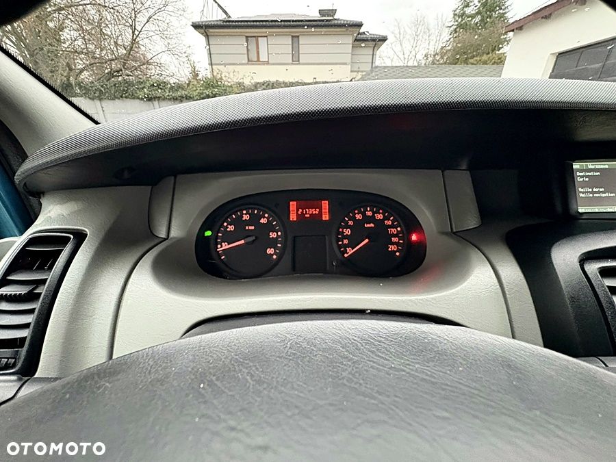 Renault TRAFIC 2.0 dCi na łańcuchu 6 biegów Klima Nawigacja Skóra Elektryka B ładnie utrzymany Oryg 217 tys km 1 Właściciel Bagażnik dachowy Drabina 2007 rok - 28