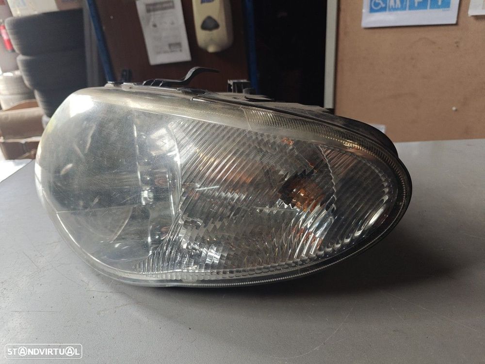 Farol Frente Esquerdo / Otica Esquerda Chrysler Voyager / Grand Voyage - 5