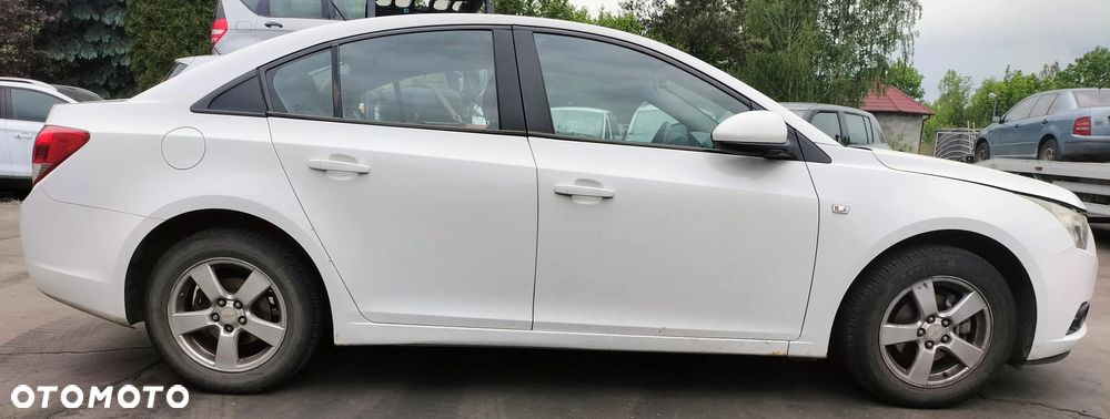 CHEVROLET CRUZE (J300) 1.6 113KM KLAPA TYŁ BAGAŻNIKA SEDAN ZDERZAK PRZÓD TYŁ DRZWI LEWY PRAWY PRZÓD TYŁ BŁOTNIK SZYBA LUSTERKO LAMPA SILNIK SKRZYNIA CAŁY NA CZĘŚCI - 4